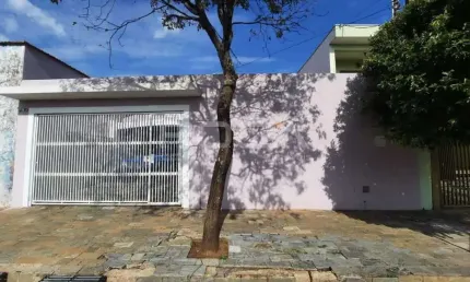 Casa padrão de 3 dormitórios com piscina e churrasqueira na Vila Brasília em São Carlos