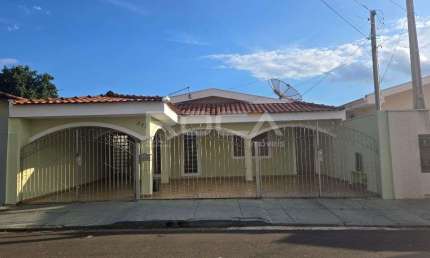 Casa de alto padrão com 3 dormitórios na Vila Brasília, São Carlos