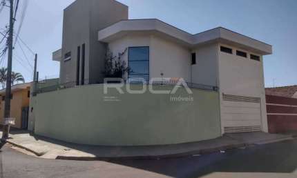 Aluguel de Sobrado com 3 dormitórios e churrasqueira no Cidade Jardim, São Carlos