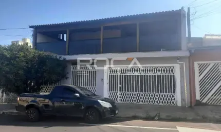 Casa Padrão à Venda no Centro, São Carlos - 4 Dormitórios, 2 Suítes e Edícula