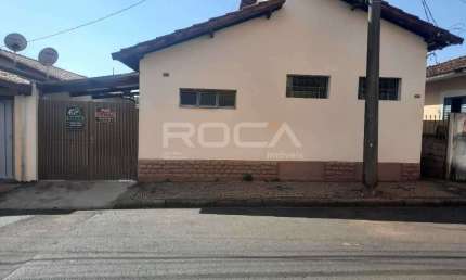 Casa padrão à venda no Centro de São Carlos - 2 dormitórios