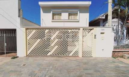 Casa padrão à venda com edícula no Centro de São Carlos