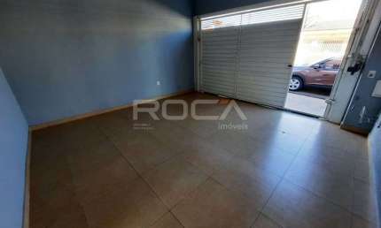 Casa padrão com 2 dormitórios em ótima localização em São Carlos