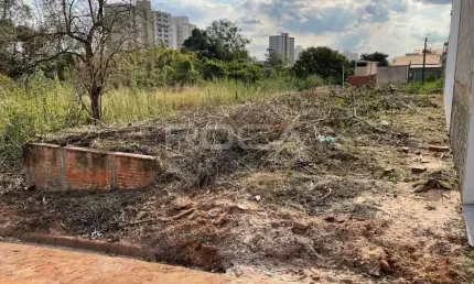 Terreno à venda no bairro Jardim de Cresci, São Carlos. Oportunidade incrível!