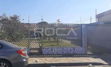 Casa à venda na Vila Prado, São Carlos: 03 dormitórios e edícula.