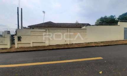 Casa à venda com 3 dormitórios na Vila Pelicano, São Carlos