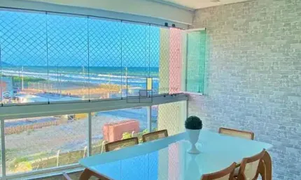 Apartamento mobiliado e decorado com vista mar, 3 dorm, sendo 1 suite, no centro