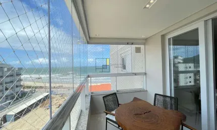 Apartamento decorado e mobiliado 2 suítes a 30m do mar,no gravatá, navegantes.
