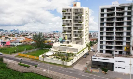 Apartamento 3 suítes frente mar, no centro em navegantes sc.
