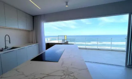 Apartamento alto padrão frente mar, 3 suítes, no gravatá navegantes, sc.