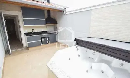 Casa/Sobrado Semimobiliada com 4 Suítes, 2 vagas de garagem e 5 banheiros à Venda, 175 m² por R$ 1.
