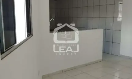 Casa possui 35 m², com 1 dormitório, sala e cozinha para locação no valor de R$ 1.2500,00 - Parque