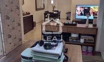 Casa em condomínio à venda possui 140m2 com 4 dormitórios sendo 1 suíte, no valor de R$ 690.000,00