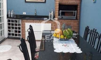 Sobrado à venda em São Bernardo do Campo, 226m², 3 dormitórios, sendo 1 suíte, 5 vagas garagem, 4 b
