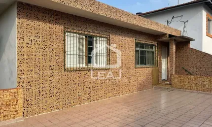 Sobrado  a venda possui 275 m²  com 2 dormitórios e 4 vagas de garagem, no valor de  R$ 450.000,00