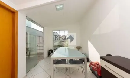 Casa espaçosa com 3 suítes, 4 vagas de garagem na Vila Clementino