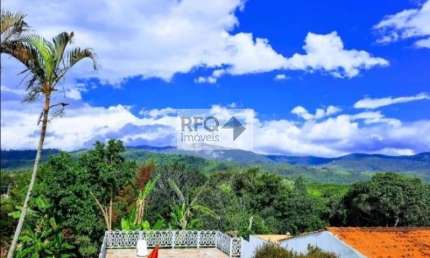 Casa espaçosa com Piscina e churrasqueira a venda em Atibaia