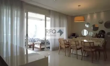 Localizado no Itaim Bibi, em rua cobiçada. Apartamento com vista para a região da JK.