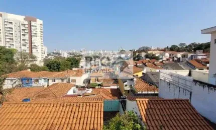 Este imóvel é ideal para quem busca conforto, comodidade e uma excelente localização. Precisa fazer uma Reforma!!