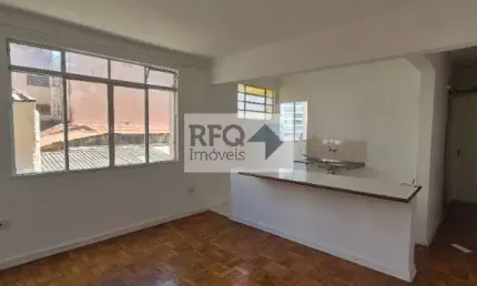 Venha conhecer este lindo apartamento localizado a poucos passos do Parque da Aclimação!
