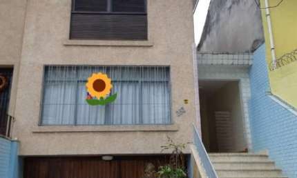Casa espaçosa no Jardim da Gloria, há 1,3 km do metro Santos Imigrantes.