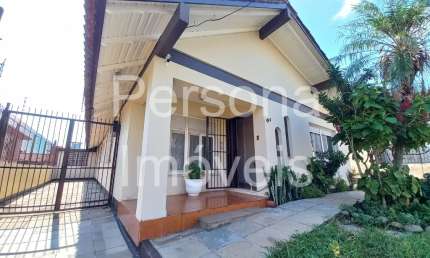 Excelente Casa na Rua Saudável – Medianeira – Porto Alegre - RS