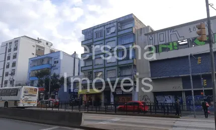 Apartamento 03 dorm de frente com sacada – Petrópolis – Porto Alegre - RS