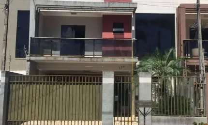 Casa com 3 quartos à venda no Centro, Arapongas 