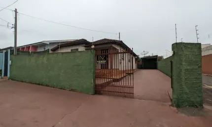 Casa à Venda no Centro, Próximo ao Colégio Bom Jesus