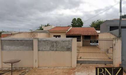 Casa Aconchegante com Garagem Coberta no Jardim San Raphael IV