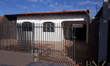 Casa com 2 Quartos e Garagem Coberta à Venda no Jardim San Raphael I !