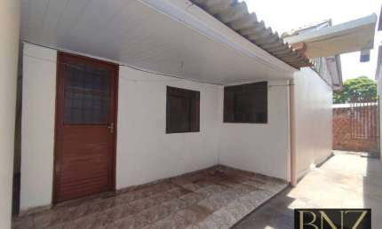 Casa com 2 quartos para alugar na Vila Triângulo, Arapongas 