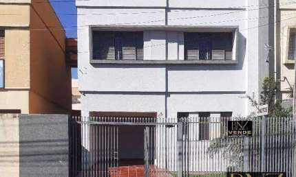 Sobrado Versátil no Centro: Ideal para Uso Comercial ou Residencial !
