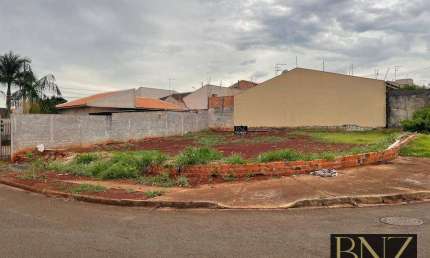 Terreno de Esquina no Jardim Casa Grande II: Oportunidade de Investimento