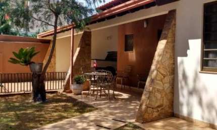 Casa com 3 quartos à venda no Centro, Arapongas 