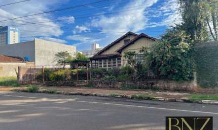 Oportunidade: Terreno Amplo no Centro de Arapongas por R$1.000.000!