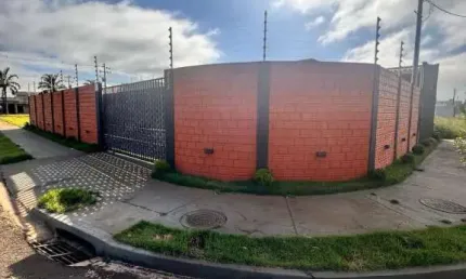 Lazer Completo: Piscina e Churrasqueira no Jardim Paraná!