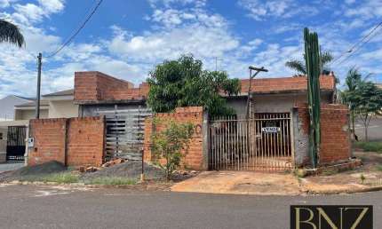 Casa à Venda no San Raphael 5: 4 Quartos, Suíte, Garagem para 2 Carros!
