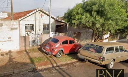 Terreno com duas casas no quintal para Venda no Jardim Coroados