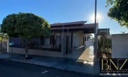 Casa com 3 quartos à venda na Vila Aymoré, Arapongas 
