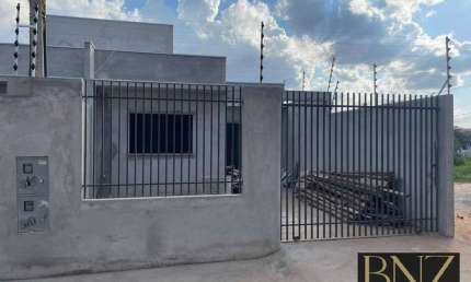 Casa à Venda no Jardim Interlagos II - Conforto e Praticidade
