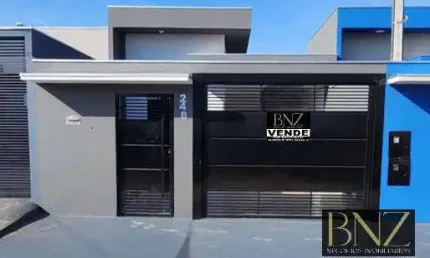 Casa de 3 Quartos com Suíte  à Venda no Jardim Interlagos