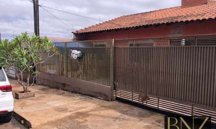 Casa a venda no Jardim Columbia lV, este contendo 3 quartos sendo uma suíte