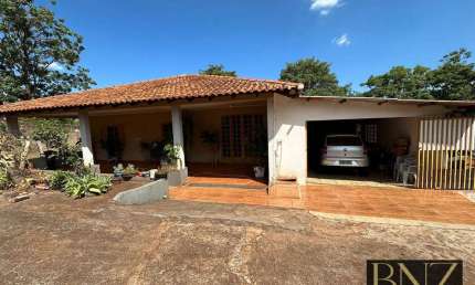 Refúgio Rural: Chácara com Duas Suítes em Primeiro de Maio - PR