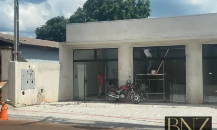 Sala Comercial para Locação – Localização Estratégica em Frente ao Mercado