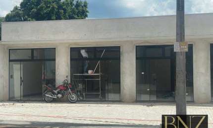 Sala Comercial para Locação – Localização Estratégica em Frente ao Mercado