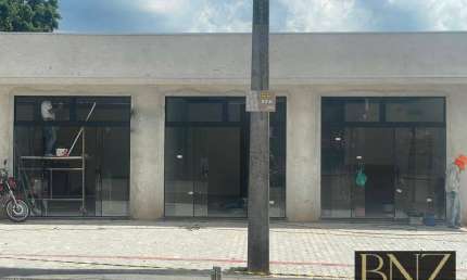 Sala Comercial para Locação – Localização Estratégica em Frente ao Mercado