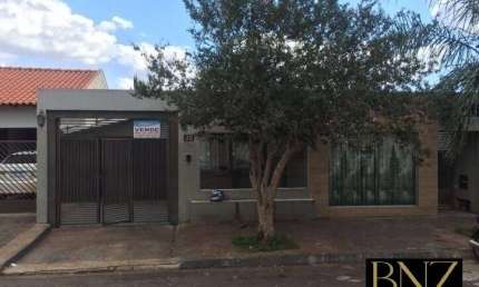 Casa com 3 quartos à venda no Jardim Coroados, Arapongas 