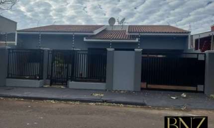 Casa com 3 quartos à venda no Conjunto Centauro, Arapongas 