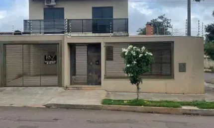 Sobrado à Venda no Centro de Arapongas, PR - Conforto e Versatilidade!